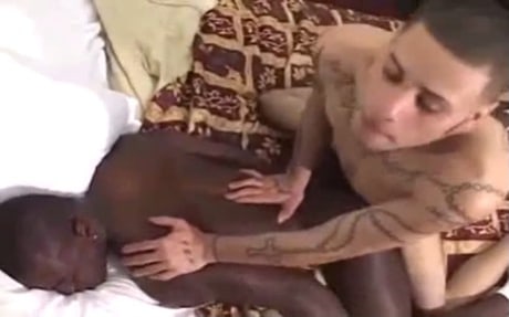 Tattoed Top Fucks Chocolate Bottom